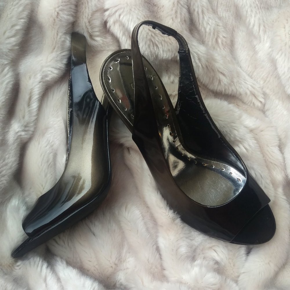 EUC BCBGirls patent gold black slingback heel 8.5
